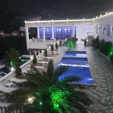 Hotel Zura Palace クヴァリアティ エクステリア 写真