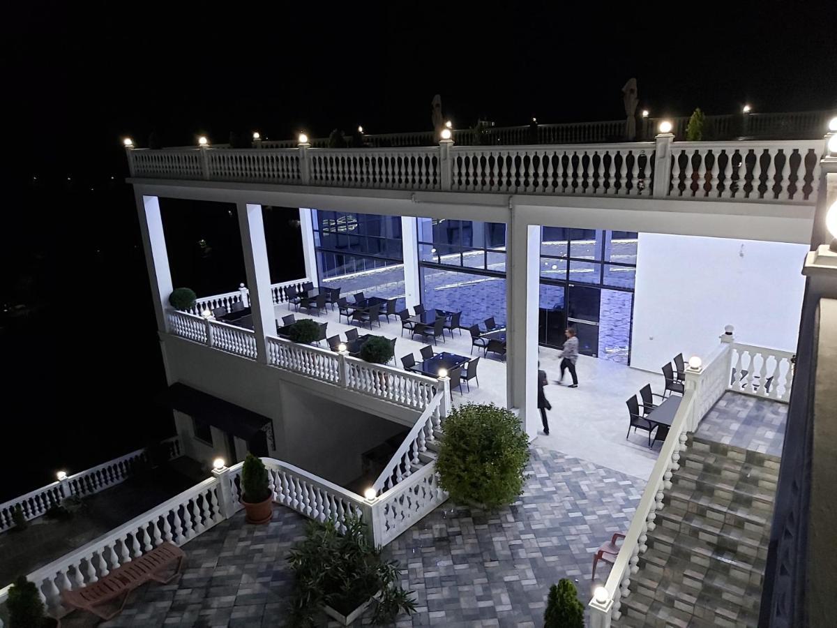 Hotel Zura Palace クヴァリアティ エクステリア 写真