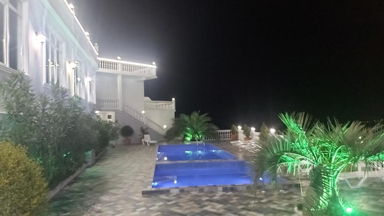 Hotel Zura Palace クヴァリアティ エクステリア 写真