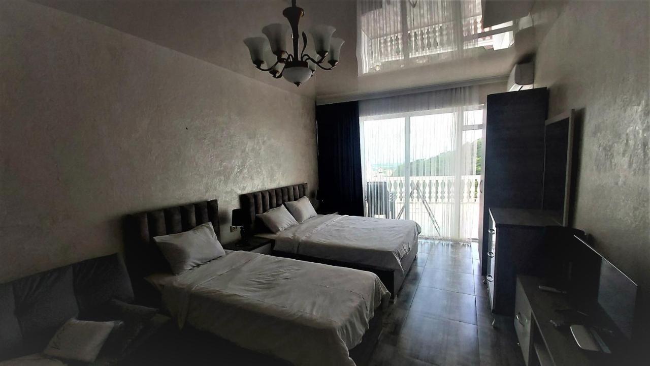 Hotel Zura Palace クヴァリアティ エクステリア 写真