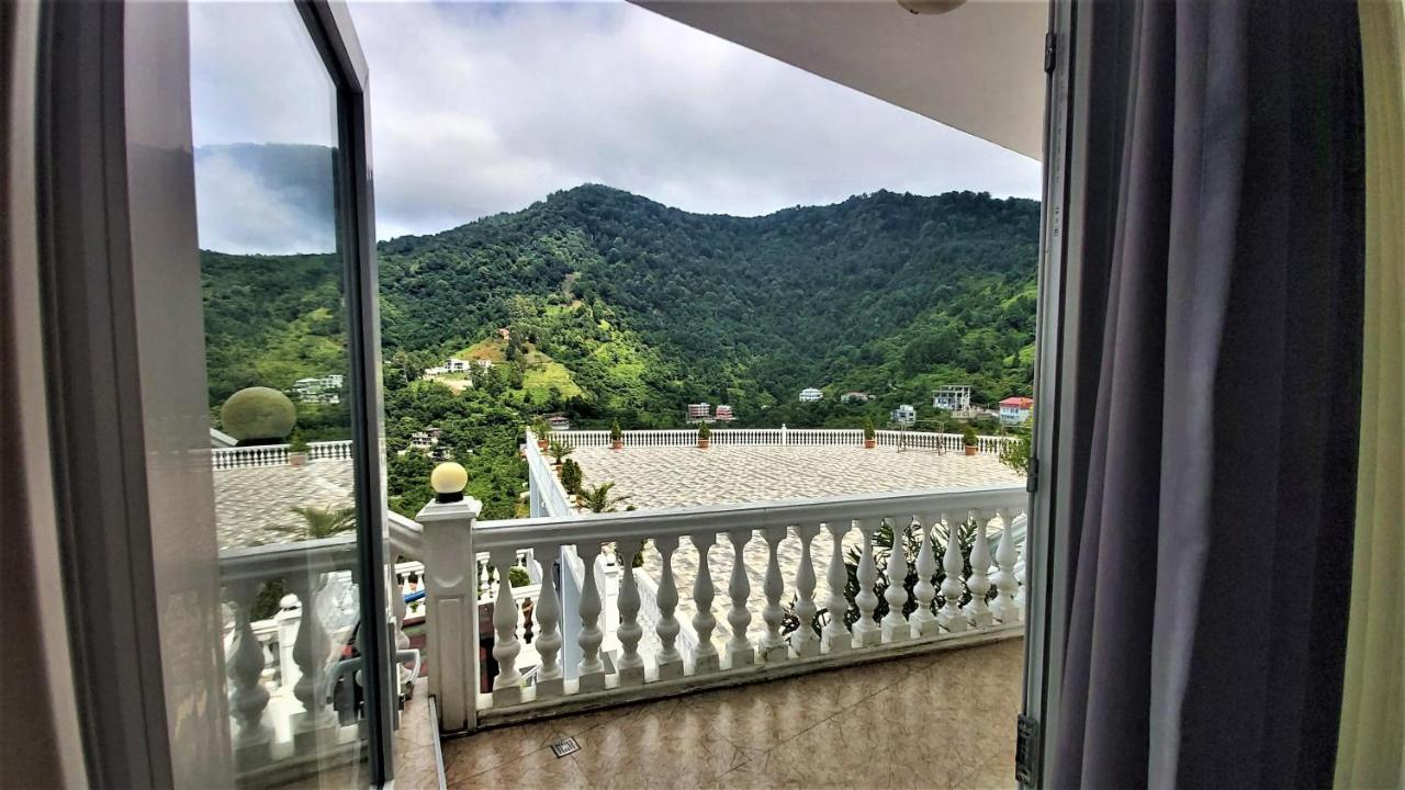 Hotel Zura Palace クヴァリアティ エクステリア 写真