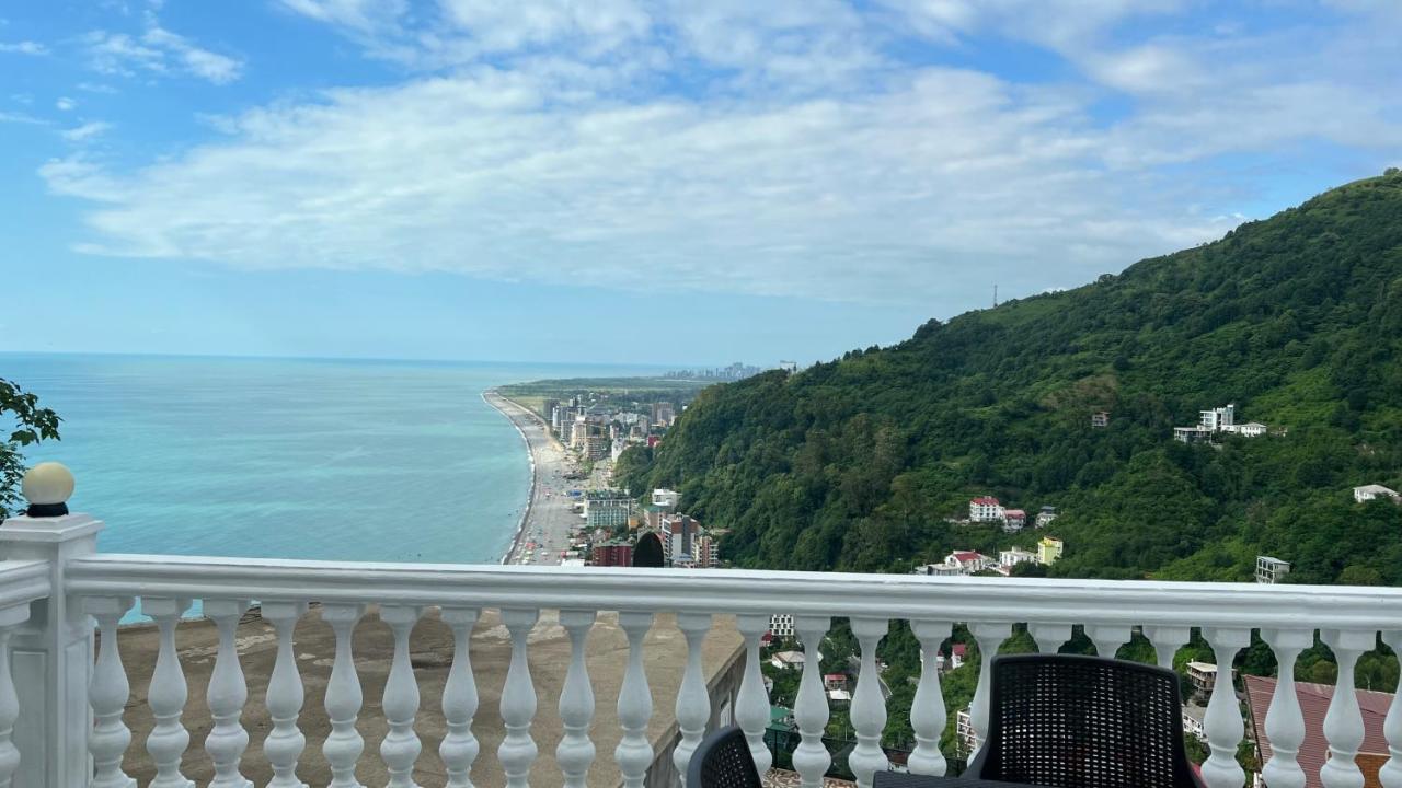 Hotel Zura Palace クヴァリアティ エクステリア 写真